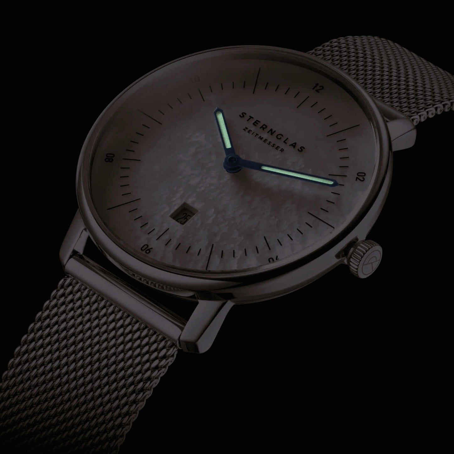 popup|Luminova auf den Zeigern|Die erste Naos XS mit leuchtenden Luminova Zeigern.