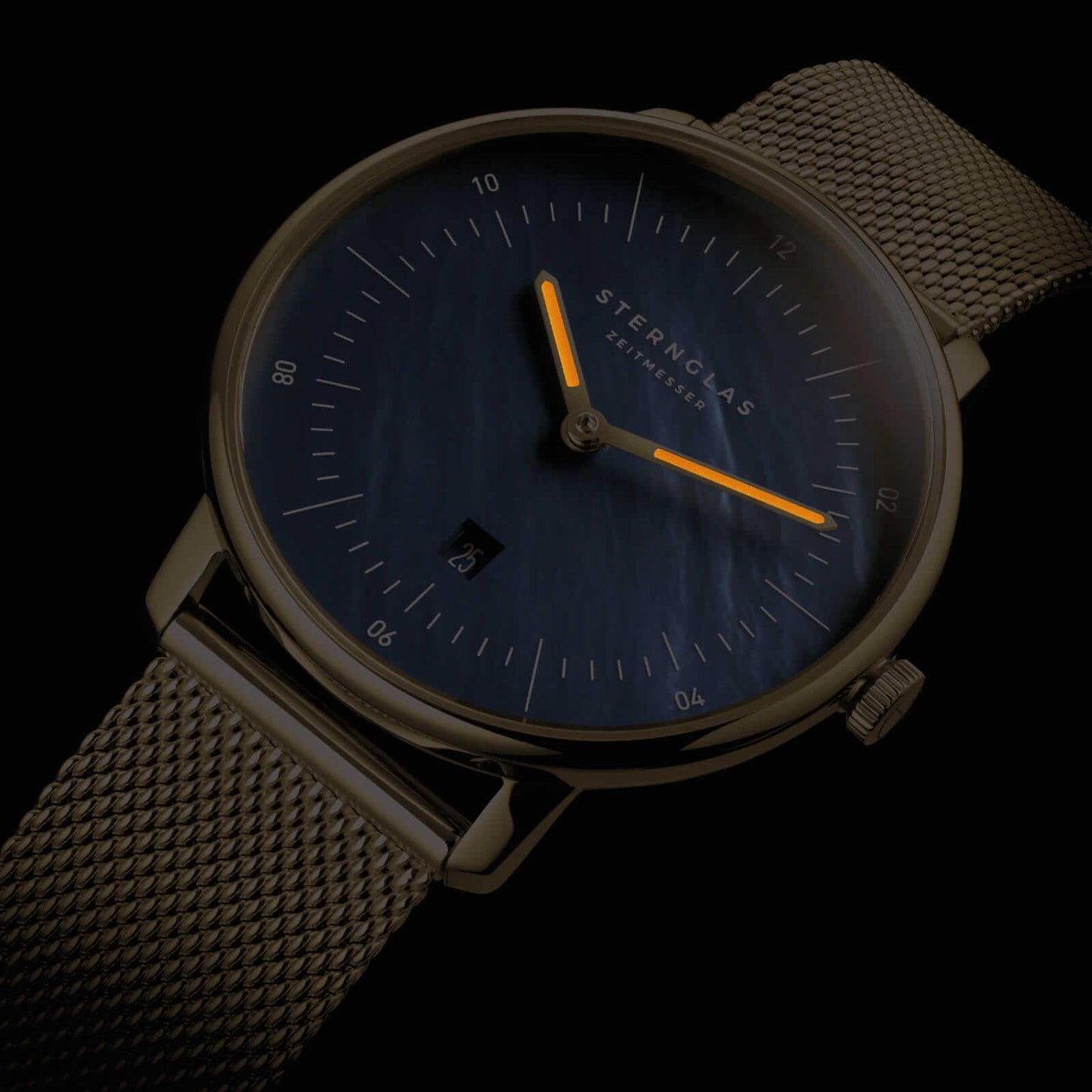 popup|Luminova auf den Zeigern|Die erste Naos XS mit leuchtenden Luminova Zeigern.